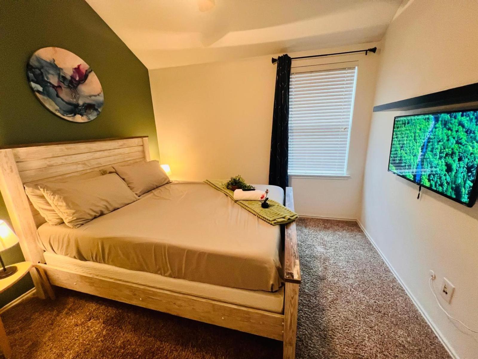 Work, Play & Stay King Bed With Foosball! Aubrey Eksteriør bilde