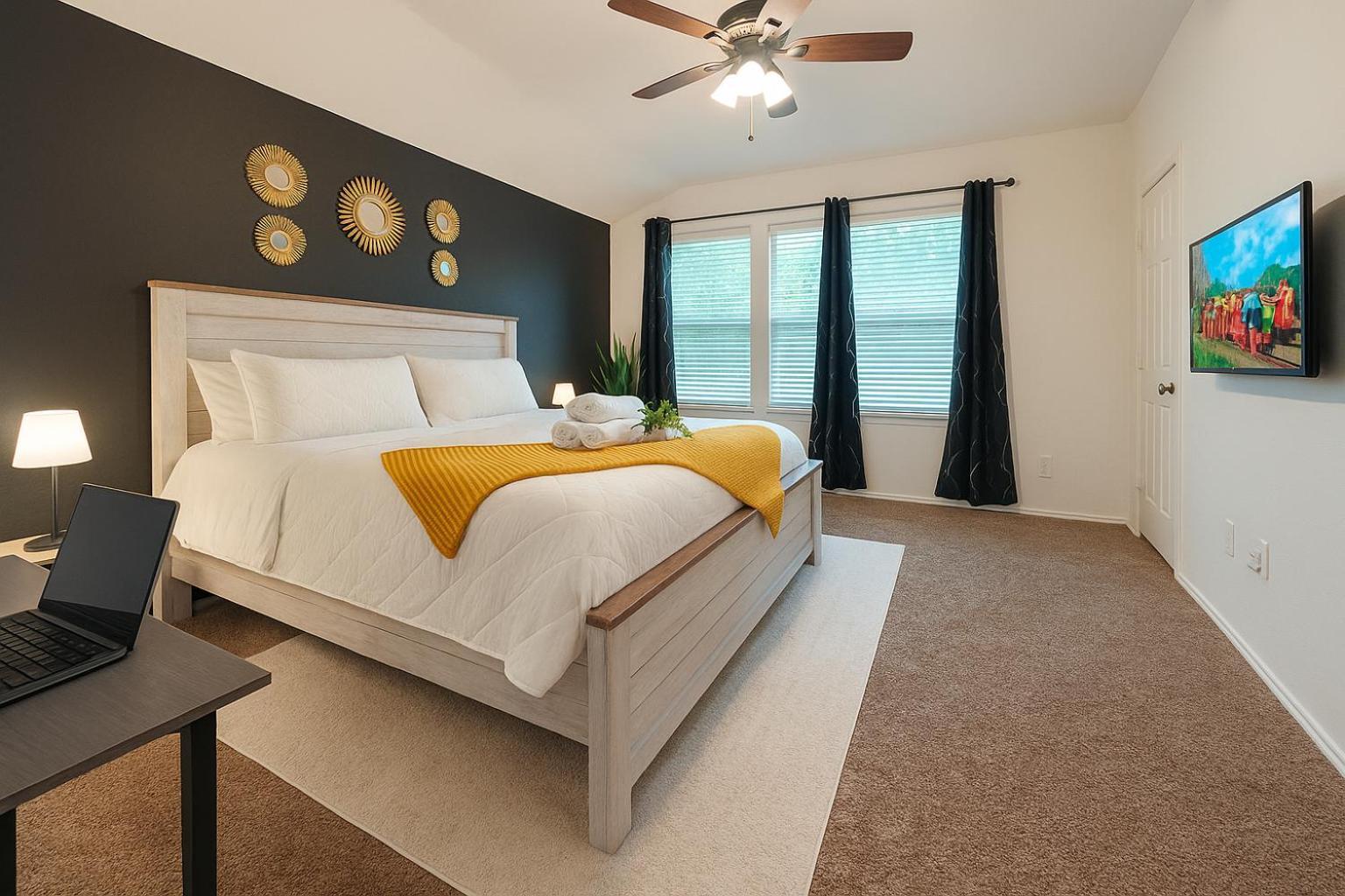 Work, Play & Stay King Bed With Foosball! Aubrey Eksteriør bilde
